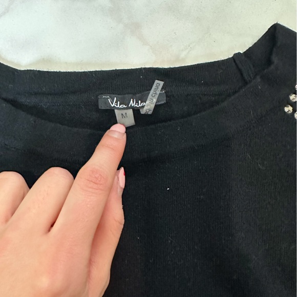 Black sweater - Picture 2 of 4